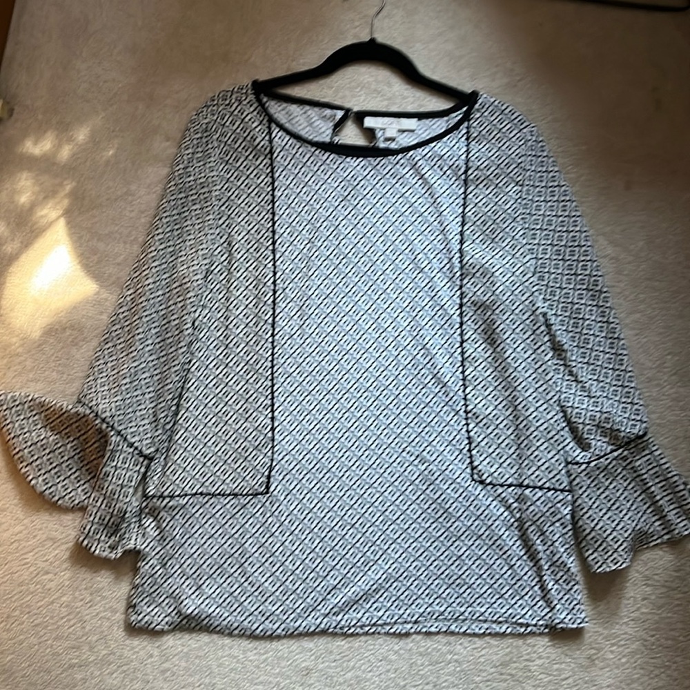 Loft size L black/off white pattern blouse